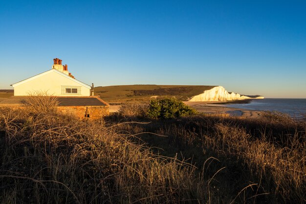 Stare domki straży przybrzeżnej w Seaford Head