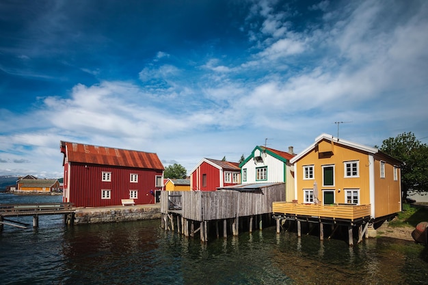 Stare kolorowe domy w Mosjoen w Norwegii