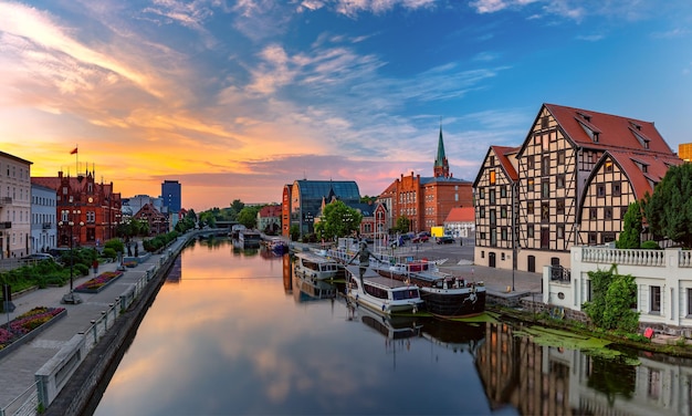 Stare Miasto I Rzeka Brda O Wschodzie Słońca W Bydgoszczy