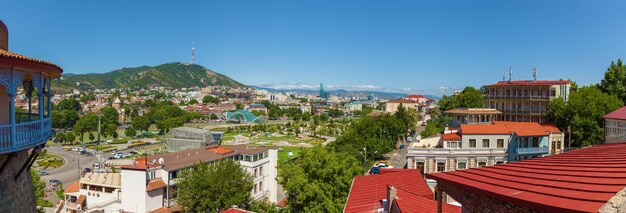 Stare Miasto Tbilisi Widok Na Dachy, Mosty, Góry, Ulice, Drogi.