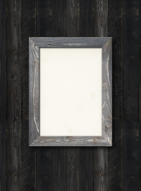 Zdjęcie stare rustykalne drewniane ramki na zdjęcia wiszące na czarnej drewnianej ścianie. obraz poziomy. pusty szablon