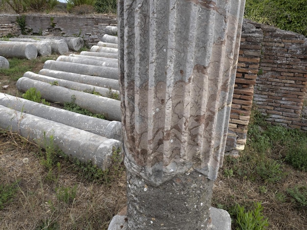 Stare starożytne ruiny archeologiczne Ostii