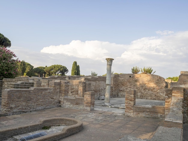stare starożytne ruiny stanowiska archeologicznego ostia