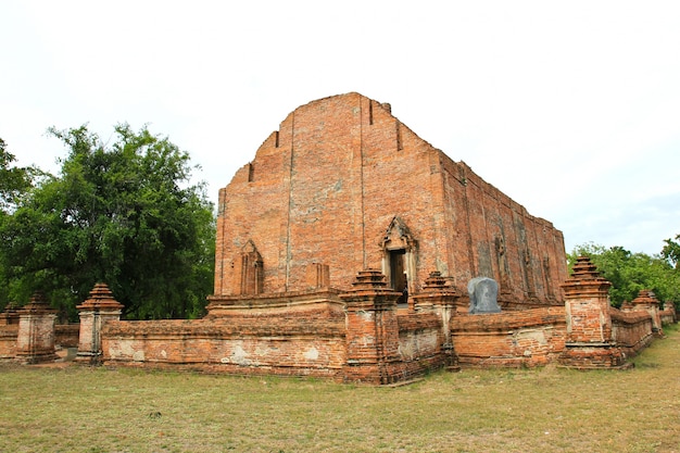 Zdjęcie starej świątyni architektura przy watem maheyong, tajlandia