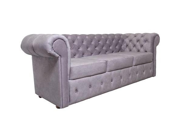 Staroświecka sofa w stylu vintage szare tkaniny na białym tle na białej ścianie, widok z boku. nowoczesna kanapa, meble w stylu retro, wystrój wnętrz, wystrój domu