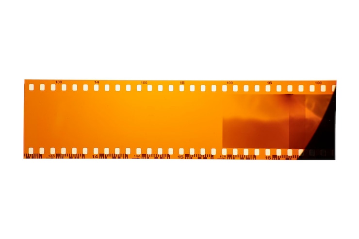 Zdjęcie starożytna ramka filmowa z białą kamerą kosmiczną