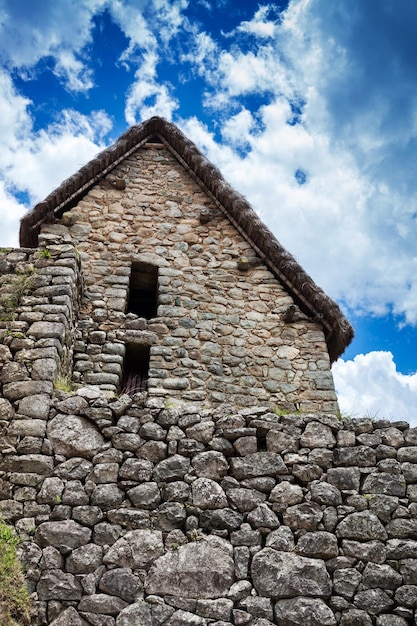 Starożytna ściana i starożytny dom