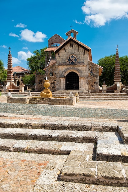 Starożytna wieś Altos de Chavon - kolonialne miasto zrekonstruowane na Dominikanie. Casa de Campo, La Romana.