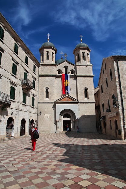 Starożytne miasto Kotor na wybrzeżu Adriatyku w Czarnogórze