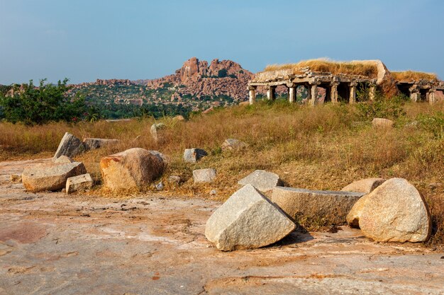 Starożytne ruiny hampi sule bazar hampi karnataka w Indiach