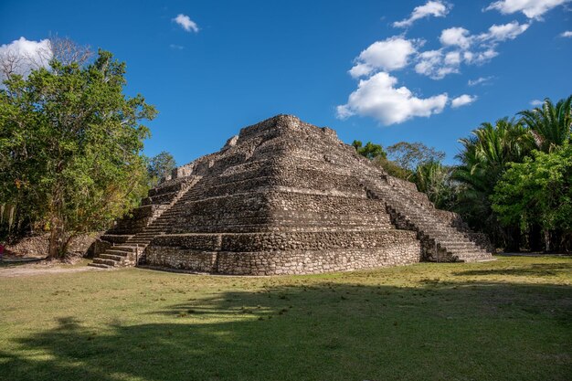 Zdjęcie starożytne ruiny majów w chacchoben