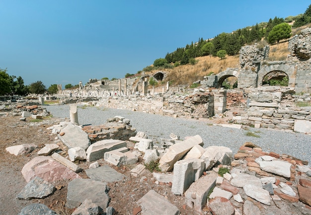Starożytne ruiny w Efezie w Turcji. Punkt orientacyjny dla turystyki. Koncepcja podróży historia.