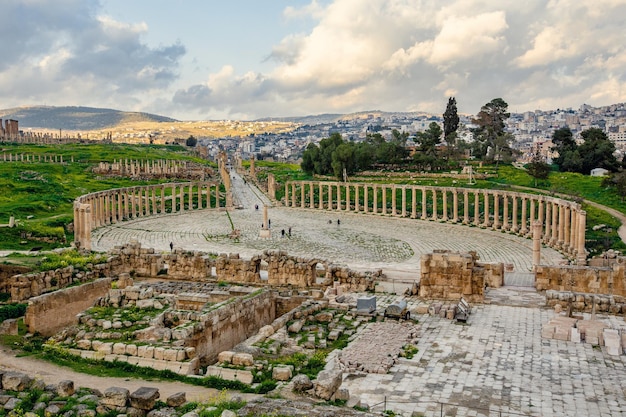 Starożytne rzymskie ruiny, amfiteatr w mieście Jerash w Jordanii