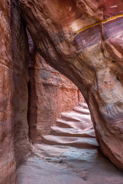 Starożytni schodki w Petra Jordania