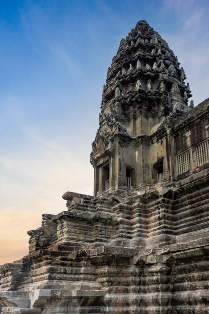 Starożytny kompleks świątyni na cześć boga Vishnu Angkor Wat w Kambodży