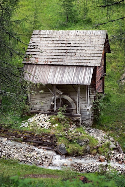 Starożytny młyn wodny w Dolinie Młyńskiej (Longiaru, San Martino in Badia)