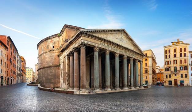 Starożytny Panteon W Rzymie O Pochmurny Wschód Słońca, Włochy