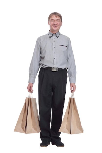 Starszy mężczyzna z torby na zakupy na białym tle na białym tle