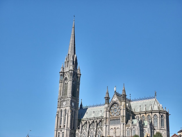 Stary budynek katedry katolickiej w Irlandii Kościół chrześcijański starożytna architektura gotycka