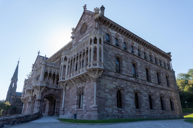 Zdjęcie stary budynek w comillas cantabria hiszpania