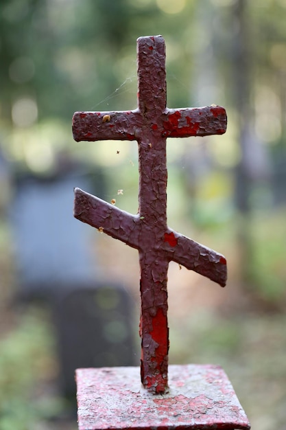 Stary Chrześcijański Krzyż Prawosławny Na Cmentarzu. Zdjęcie Wysokiej Jakości