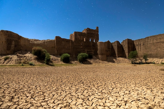 stary fort na pustyni Pendżabu w Pakistanie