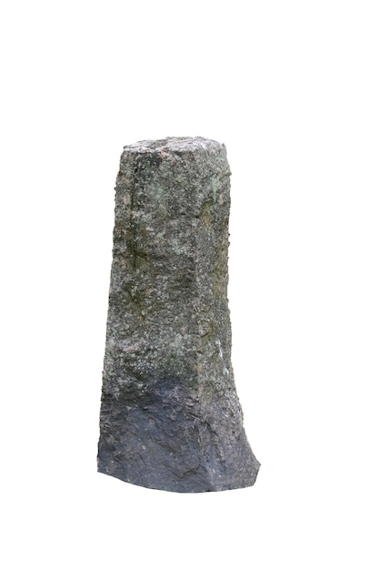 Stary kamienny filar na białym tle