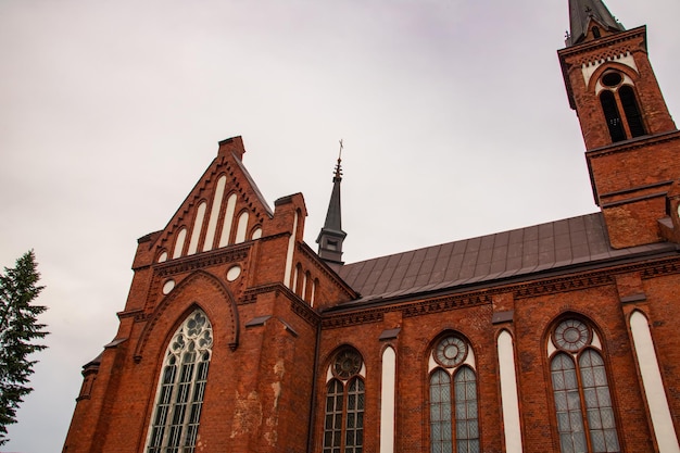 Stary Kościół Katolicki Z Czerwonej Cegły