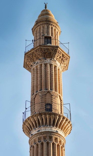 Zdjęcie stary minaret w turcji mardin (szczegółowe zdjęcie)