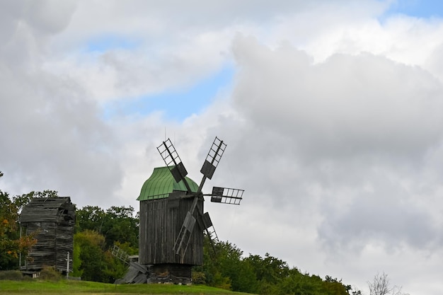 Stary młyn na obrzeżach wsi