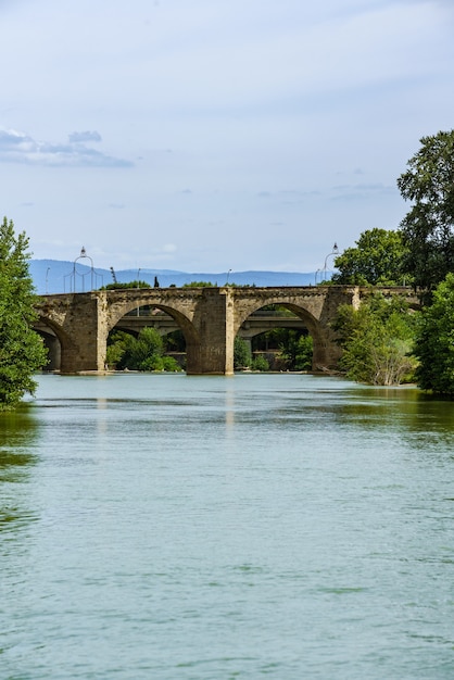 Stary Most Pontvieux Xiv Wiek Rozciąga Się Nad Rzeką Aude We Francuskim Mieście Carcassonne