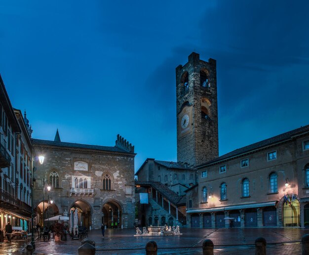 Zdjęcie stary plac w bergamo