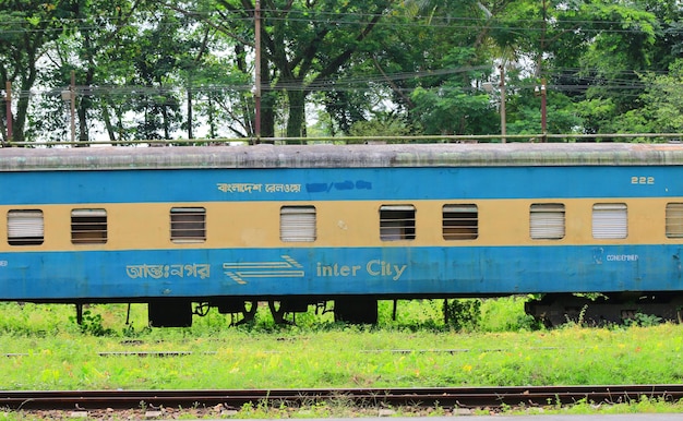 Stary pociąg Wagan w Bangladeszu.