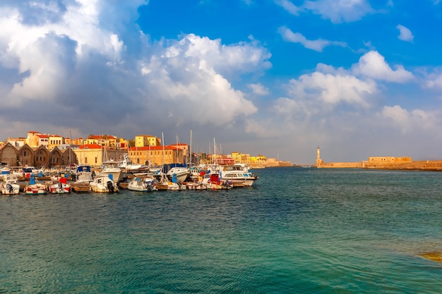 Stary port rano, Chania, Kreta, Grecja