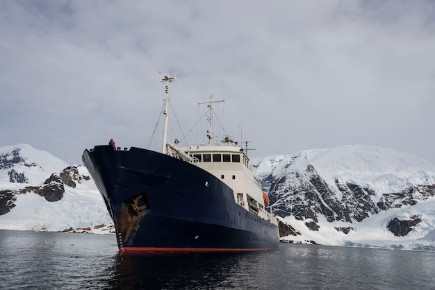 Statek wyprawy na morze Antarktyczne