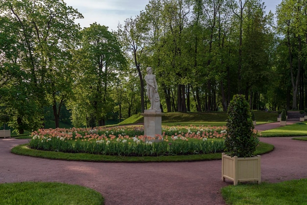 Statua młodego Marsa w dolnym holenderskim ogrodzie Gatchina Park St Petersburg Rosja