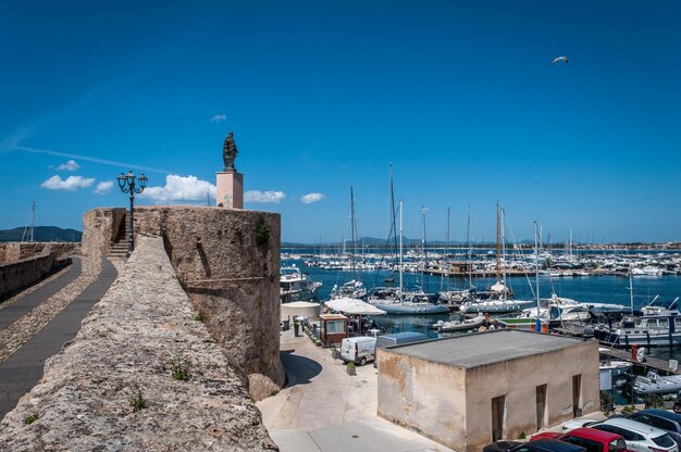 Statua nad portem Alghero