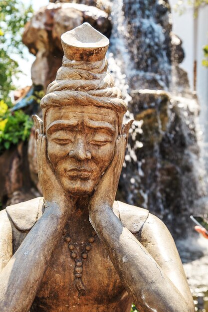 Statua w świątyni Wat Pho