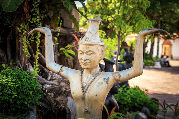 Zdjęcie statua w świątyni wat pho