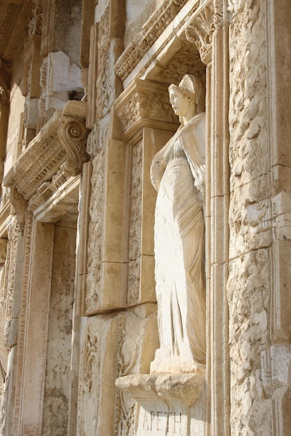 Statua z Biblioteki Celsusa Efeza Ismir Turcja