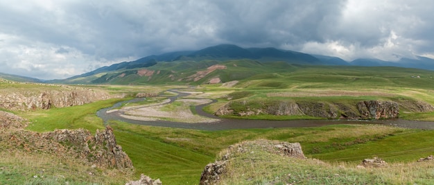 Step Kazachstan, Trans-Ili Alatau, płaskowyż Assy, koryto rzek górskich