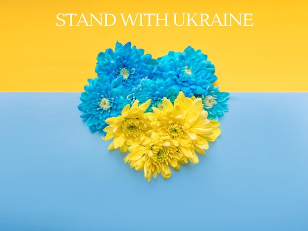 Zdjęcie stoisko z ukrainą napisane na niebieskim i żółtym tle.