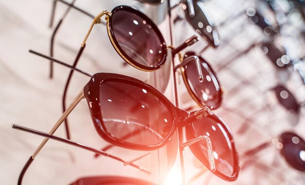 Zdjęcie stojak sprzedażowy na okulary przeciwsłoneczne kolorowy wyświetlacz na okulary przeciwsłoneczne na sprzedaż zbliżenie