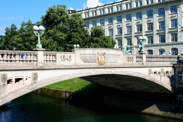 Stolica Słowenii Lublana Smoczy most nad rzeką Lublanicą