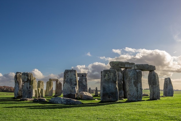 Zdjęcie stonehenge starożytny prehistoryczny kamienny pomnik w pobliżu salisbury w anglii