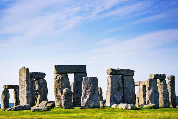 Stonehenge W Wiltshire W Wielkiej Brytanii Przy Pochmurnej Pogodzie. Jest To Prehistoryczny Zabytek W Wiltshire W Południowo-zachodniej Anglii. Jest Pod Ochroną Unesco.