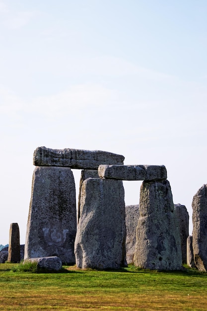 Stonehenge W Wiltshire W Wielkiej Brytanii Przy Pochmurnej Pogodzie. Jest To Prehistoryczny Zabytek W Wiltshire W Południowo-zachodniej Anglii. Jest Pod Ochroną Unesco.