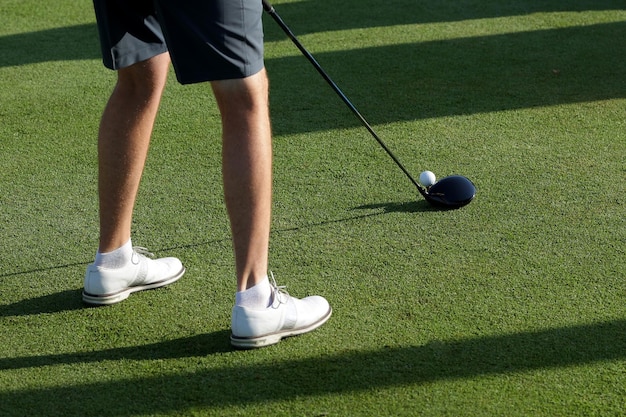 Stopa golfisty z miejscem na kopię piłki golfowej