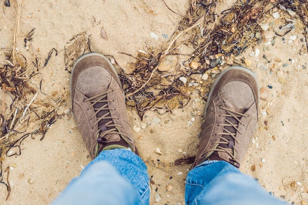 Stopy buty trekkingowe piesze wycieczki samotnie odkryty dzika przyroda styl życia podróże ekstremalne przetrwanie