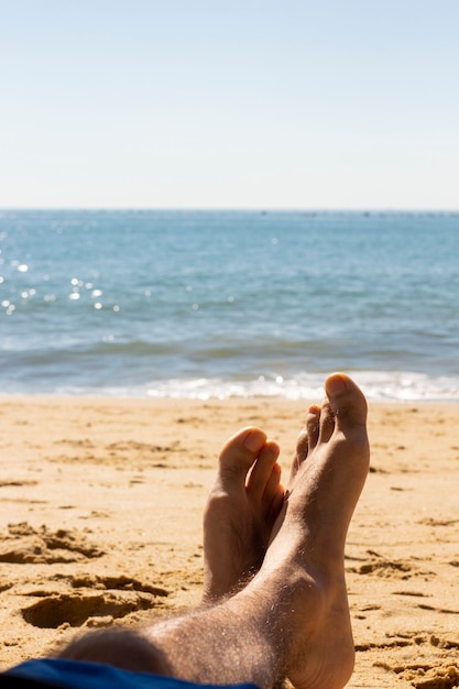 Stopy Mężczyzny, Relaks Na Brazylijskiej Plaży.